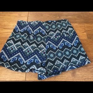 Hollister stretchy patterned shorts